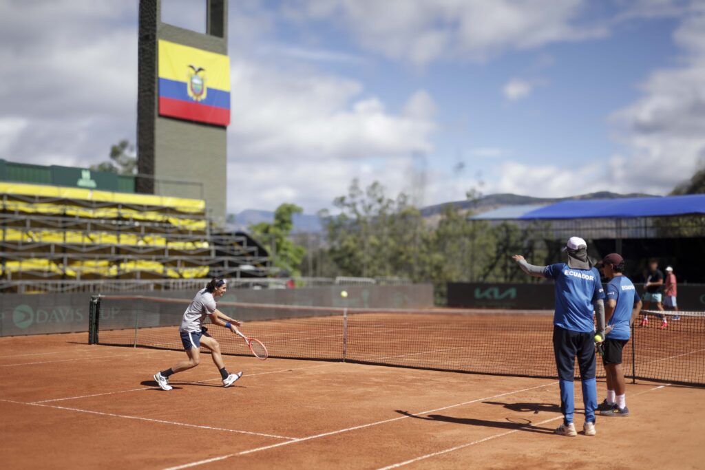 Ecuador entrenando en el Rancho San Francisco para la Copa Davis